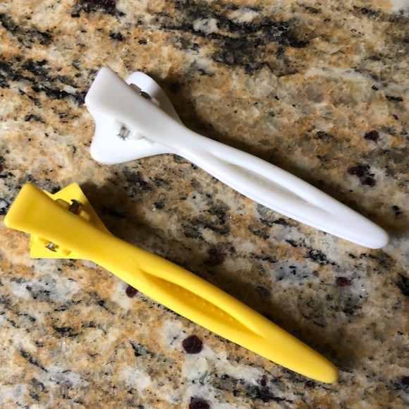 2. authentic Y2K yellow and white plastic hair  clips - Picture 8 of 13